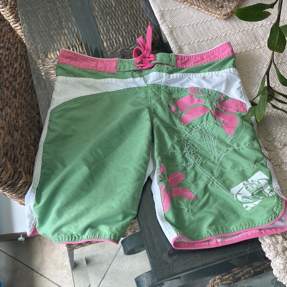 Small/petite body glove board shorts - Picture 2 of 2